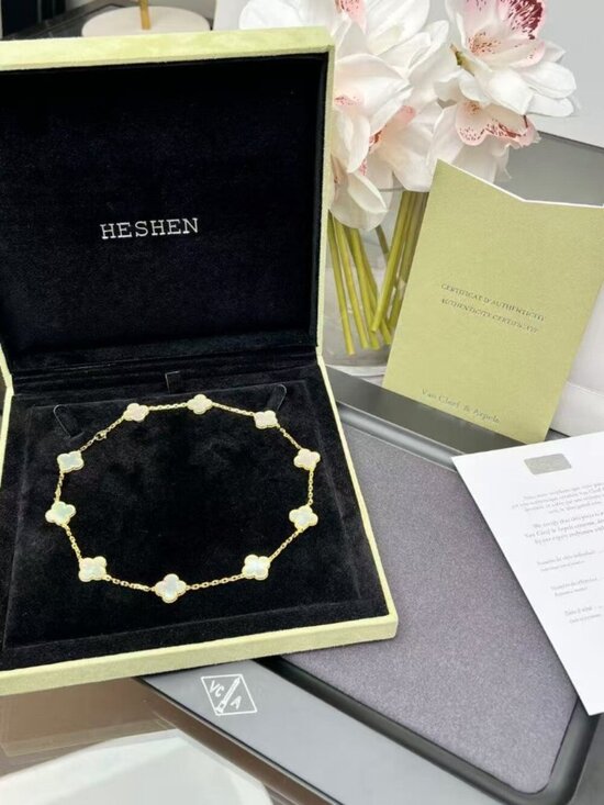 Van Cleef & Arpels Gold Vintage Alhambra necklace, 10 motifs - Picture 3 of 8